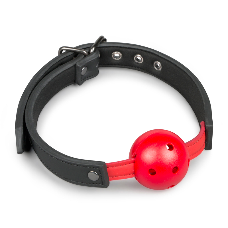 Be the one in control and enjoy the feeling of power by silencing your partner with a ball gag! Perfect for both beginners and more experienced enthusiasts of bondage.