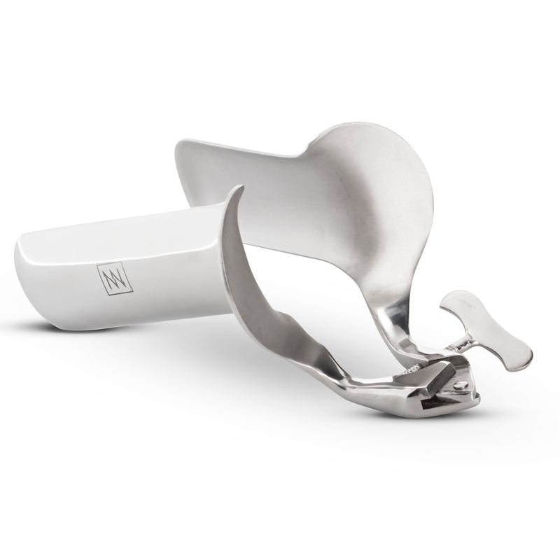 so you can decide for yourself how far you want to spread the blades. Because the speculum is completely made of stainless steel