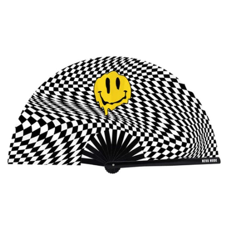 <p><span>The trippy checkers on this fan will leave you wondering
