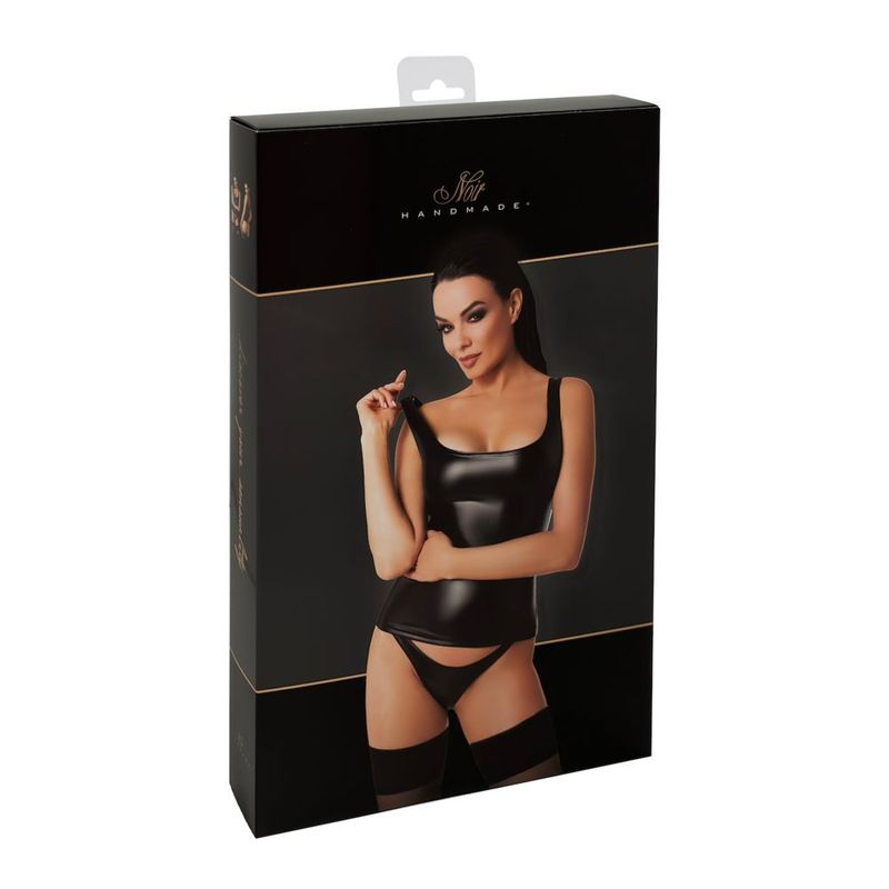 offering both comfort and style. Designed to fit snugly